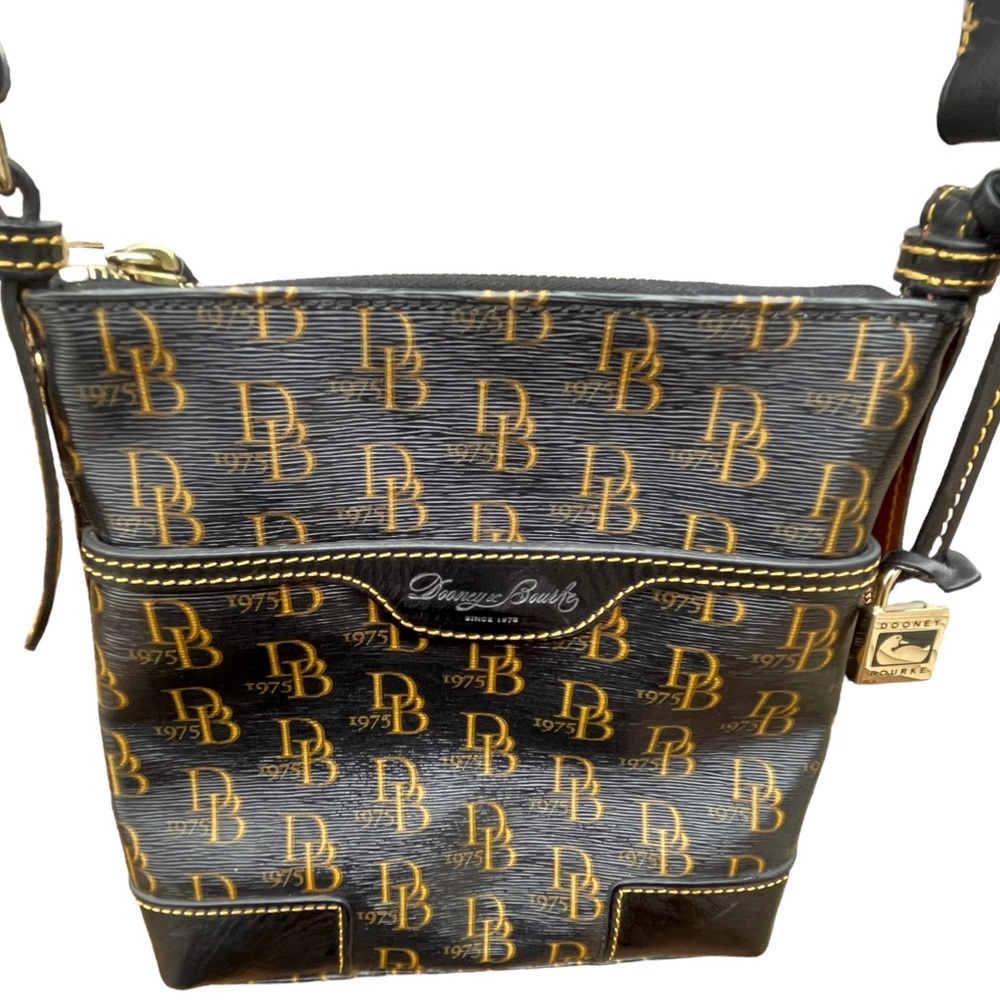 DOONEY AND BOURKE VINTAGE CROSSBODY BAG